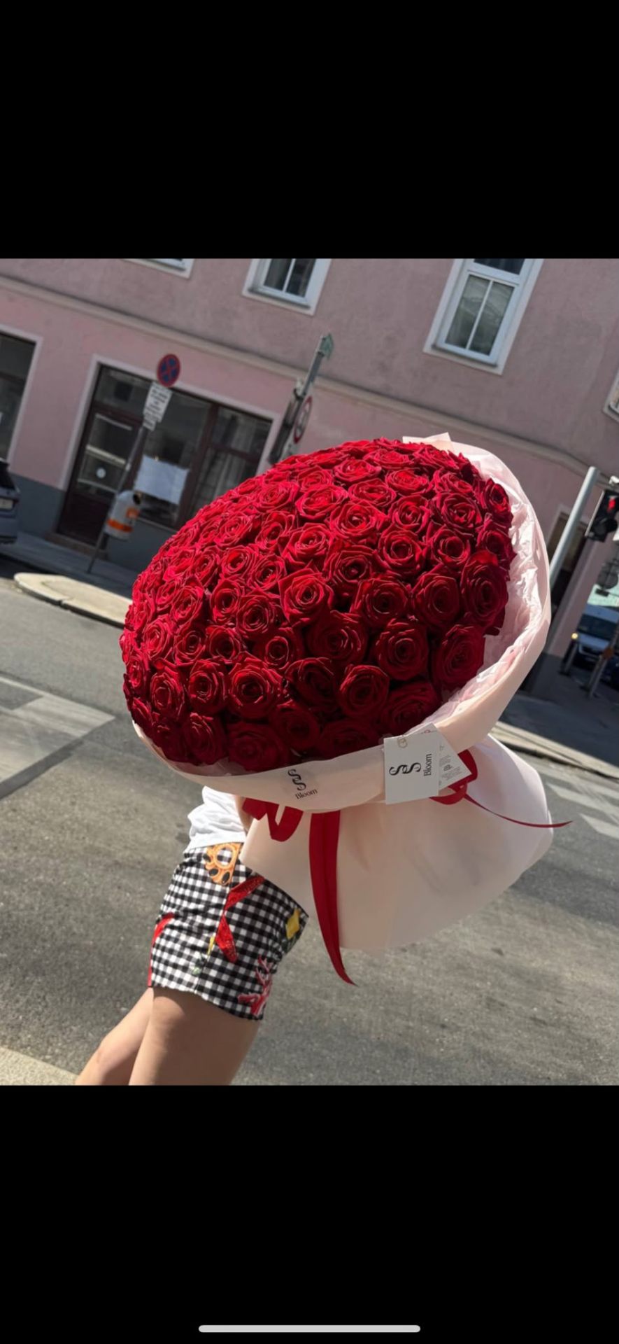 101 Rote Rosen verpackt